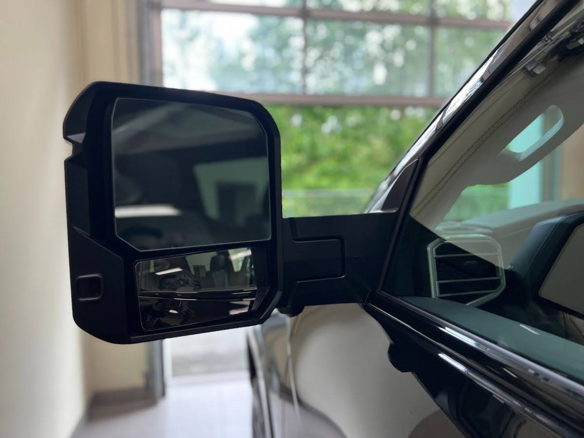 2022 Tundra Platinum Photo Gallery in Black 4 2022 Tundra Platinum Photo Gallery in Black 4